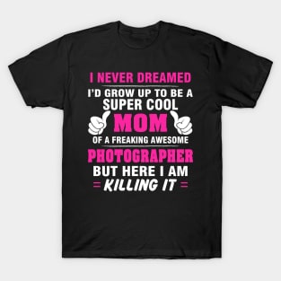 PHOTOGRAPHER Mom  – Super Cool Mom Of Freaking Awesome PHOTOGRAPHER T-Shirt